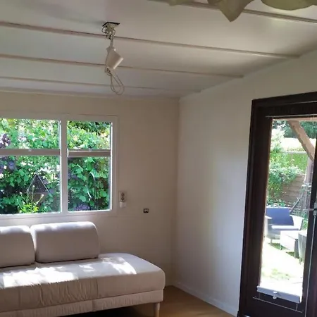 Casa Moderna Com Piscina E Jardim Em *